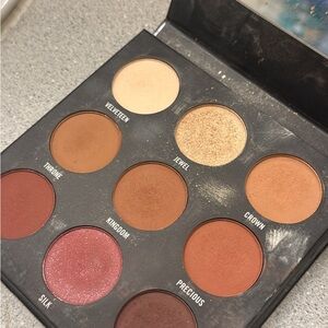 Sportsgirl Warm-Neutral Eyeshadow Palette — Gold, Brown, Pink Mix